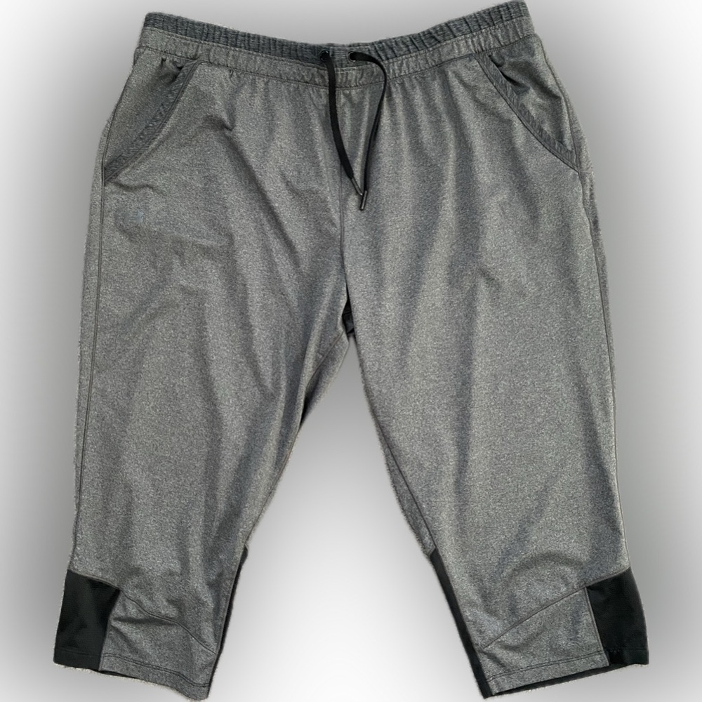 Under Armour Heat Gear Loose Fit Capris - Size XXL